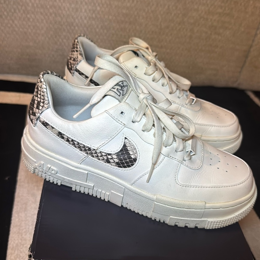 Nike AF1 Pixel SE